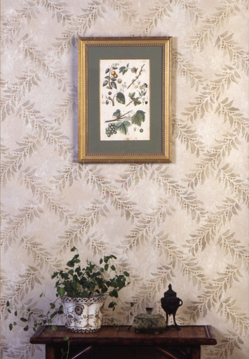 Crossed Garland Stencil