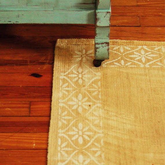 Daisy Chain Wall Stencil Border