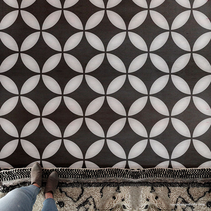 Upscaled Endless Circles Stencil